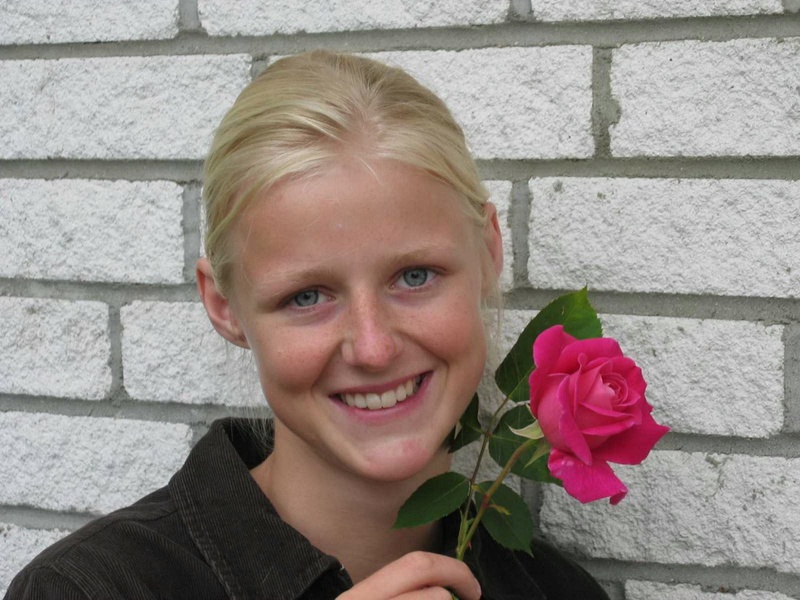 Молоденькая чика после душа показала большой клитор 3 фотография