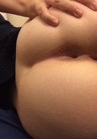 Молодые пошлячки у себя дома демонстрируют аппетитные задницы 3 фотография